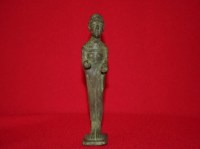 Ref. 124 - Figura femenina orante con mitra